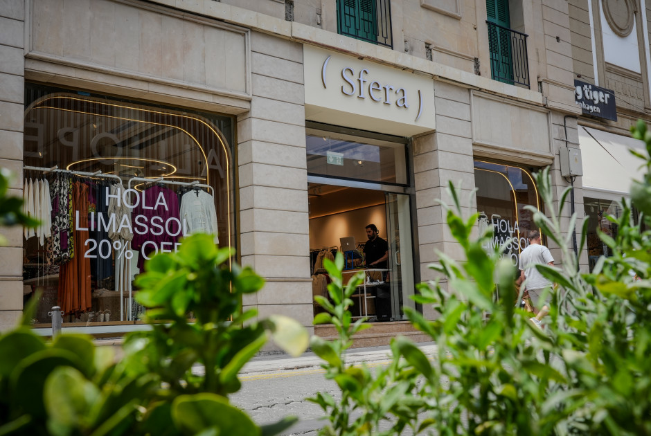 &Tau;&omicron; fashion brand Sfera &alpha;&nu;&omicron;ί&gamma;&epsilon;&iota; &nu;έ&omicron; flagship &kappa;&alpha;&tau;ά&sigma;&tau;&eta;&mu;&alpha; &sigma;&tau;&eta;&nu; &omicron;&delta;ό &Alpha;&nu;&epsilon;&xi;&alpha;&rho;&tau;&eta;&sigma;ί&alpha;&sigmaf; &sigma;&tau;&eta; &Lambda;&epsilon;&mu;&epsilon;&sigma;ό
