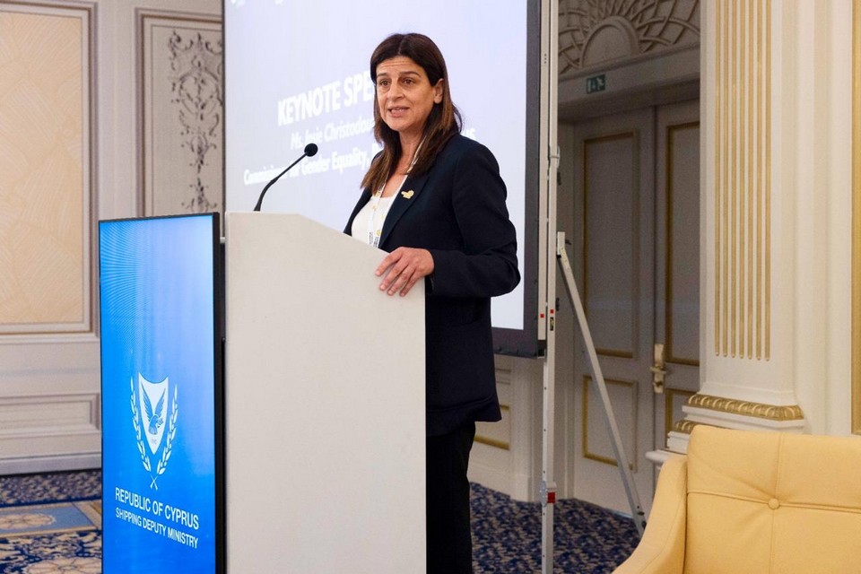 &Nu;&alpha;&upsilon;&tau;&iota;&lambda;ί&alpha; &chi;&omega;&rho;ί&sigmaf; &alpha;&pi;&omicron;&kappa;&lambda;&epsilon;&iota;&sigma;&mu;&omicron;ύ&sigmaf;: &Eta; &Kappa;ύ&pi;&rho;&omicron;&sigmaf; &zeta;&eta;&tau;ά &omicron;&upsilon;&sigma;&iota;&alpha;&sigma;&tau;&iota;&kappa;έ&sigmaf; &pi;&omicron;&lambda;&iota;&tau;&iota;&kappa;έ&sigmaf; &iota;&sigma;ό&tau;&eta;&tau;&alpha;&sigmaf; &sigma;&tau;&eta;&nu; &Epsilon;&Epsilon;