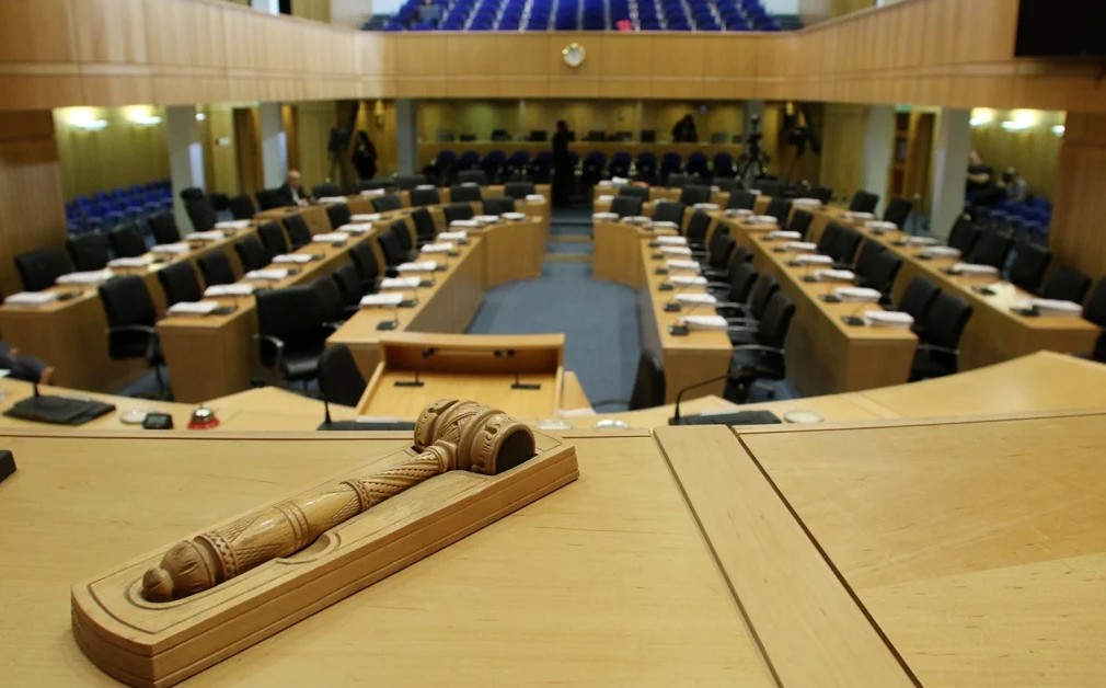 Βουλή: ΔΗΣΥ, ΔΗΚΟ και ΕΛΑΜ «κλείδωσαν» τις Προεδρίες των Επιτροπών – Οι κερδισμένοι, οι συμβιβασμοί και τα πολιτικά μηνύματα