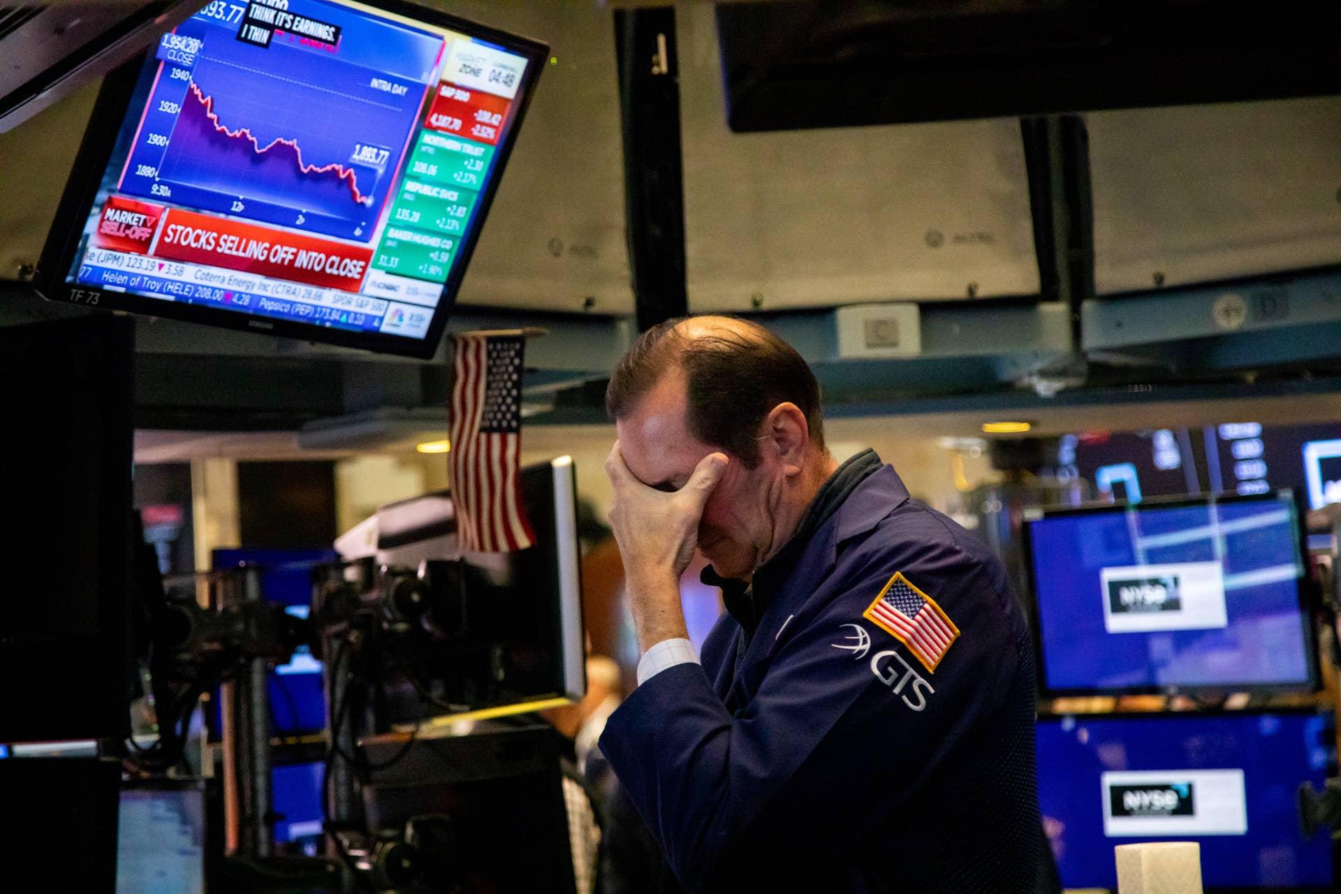 Wall Street &sigma;&epsilon; &sigma;&omicron;&kappa; &alpha;&pi;ό &tau;&alpha; &sigma;&tau;&omicron;&iota;&chi;&epsilon;ί&alpha; &alpha;&pi;&alpha;&sigma;&chi;ό&lambda;&eta;&sigma;&eta;&sigmaf; &ndash; &Omicron;&iota; &alpha;&gamma;&omicron;&rho;έ&sigmaf; &phi;&omicron;&beta;&omicron;ύ&nu;&tau;&alpha;&iota; &nu;έ&alpha; &alpha;ύ&xi;&eta;&sigma;&eta; &epsilon;&pi;&iota;&tau;&omicron;&kappa;ί&omega;&nu; &alpha;&pi;ό &tau;&eta; Fed