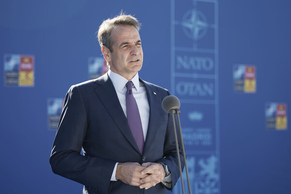 Ο Κυριάκος Μητσοτάκης σε δηλώσεις με φόντο το ΝΑΤΟ