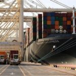 Container ship σε λιμάνι των ΗΑΕ για το άρθρο της DP World και των Στενών του Ορμούζ