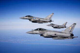 Μαχητικά Eurofighter σε σχηματισμό πτήσης
