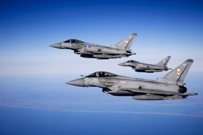 Μαχητικά Eurofighter σε σχηματισμό πτήσης