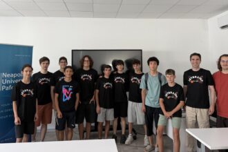 Η κυπριακή αποστολή μαθητών και εκπαιδευτών που προετοιμάστηκε για τη Διεθνή Ολυμπιάδα Τεχνητής Νοημοσύνης