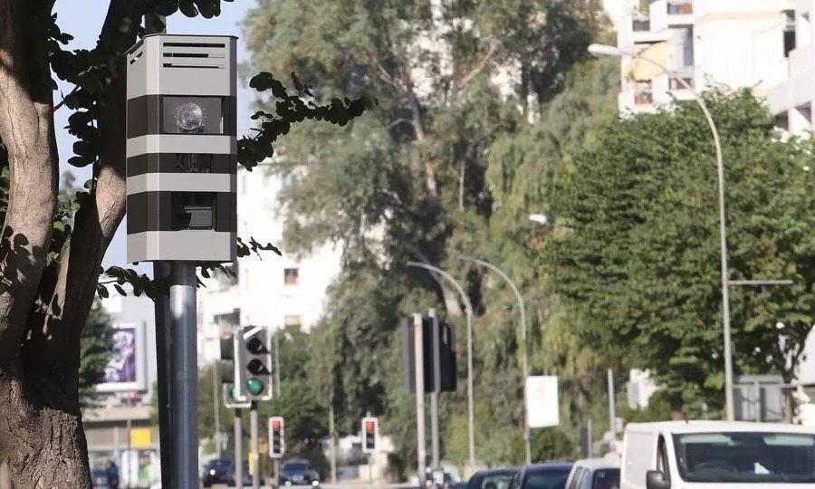 Κύπρος: Έρχονται οι πρώτες κάμερες AI για οδηγούς που χρησιμοποιούν κινητό