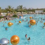 Wet Glam Summer Poolside Series στο City of Dreams Mediterranean