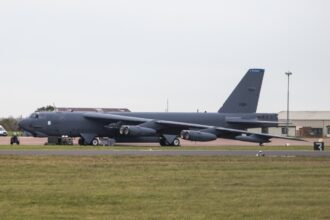 Αμερικανικό βομβαρδιστικό B-52 σε βρετανική αεροπορική βάση