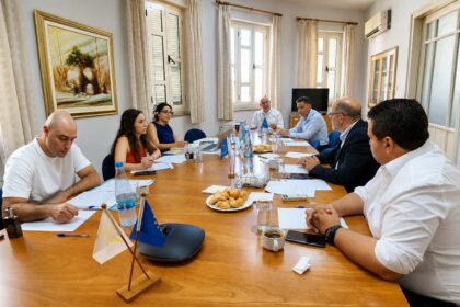 Εκπρόσωποι της Ένωσης Δήμων Κύπρου σε διαβούλευση για την προσιτή στέγαση