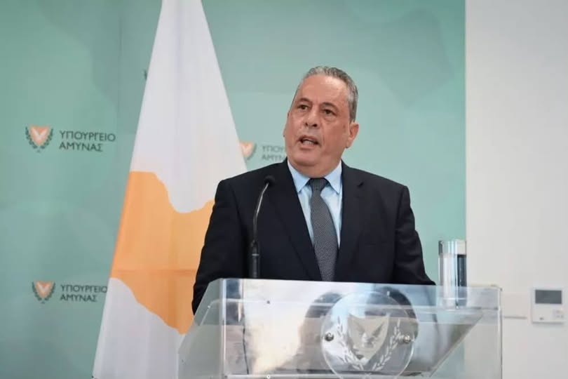 Ο Υπουργός Άμυνας Βασίλης Πάλμας σε δηλώσεις στο Υπουργείο Άμυνας
