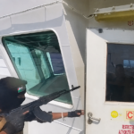 Ένοπλοι Χούθι πάνω σε εμπορικό πλοίο στην Ερυθρά Θάλασσα