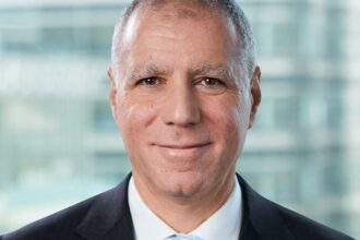 Ο διευθύνων σύμβουλος της HSBC Georges Elhedery σε εταιρικό πορτρέτο