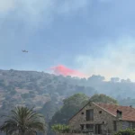 Καπνοί από την πυρκαγιά στο πεδίο βολής Καλού Χωριού κοντά σε κατοικίες