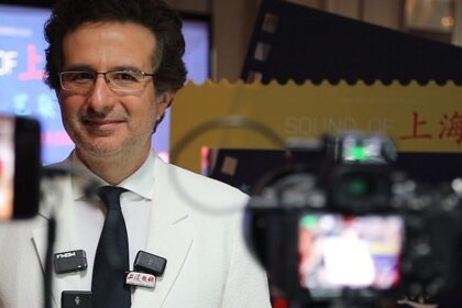 Ο Κύπριος συνθέτης Μάριος Ιωάννου Ηλία κατά την παρουσίαση του έργου Sound of Shanghai