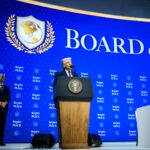 Ο Ντόναλντ Τραμπ μιλά σε εκδήλωση του Board of Peace για τη Γάζα