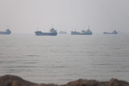 Στενά του Ορμούζ και εμπορικό πλοίο εν μέσω ιρανικού σχεδίου περιορισμού της ναυσιπλοΐας