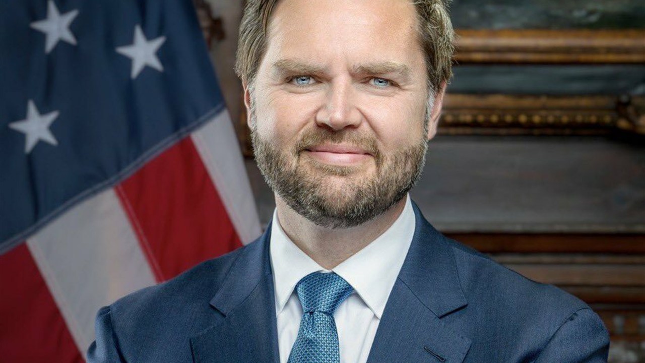 Ο Τραμπ δείχνει Vance για το 2028 – Η μάχη διαδοχής στο MAGA μόλις άρχισε