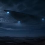 Εικονογράφηση μεγάλου τριγωνικού αγνώστου αντικειμένου σε νυχτερινό ουρανό για τα νέα αρχεία UFO του Πενταγώνου