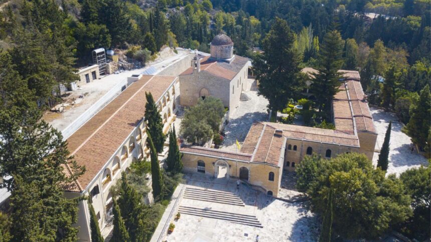 Εναέρια άποψη της Ιεράς Μονής Αγίου Νεοφύτου στην Πάφο