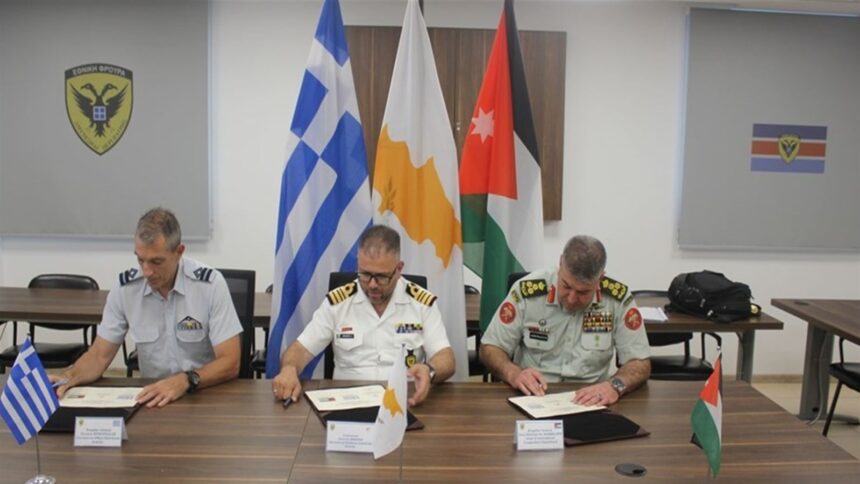 Ελλάδα και Τουρκία σε συμβολική απεικόνιση στρατηγικής αντιπαράθεσης στην Ανατολική Μεσόγειο