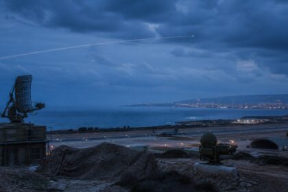 Εικονογραφική απεικόνιση στρατιωτικής αεροπορικής βάσης στην Κύπρο υπό αυξημένη επιφυλακή