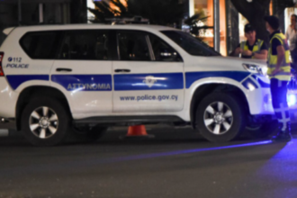 Περιπολικό της Αστυνομίας Κύπρου σε νυχτερινή επιχείρηση