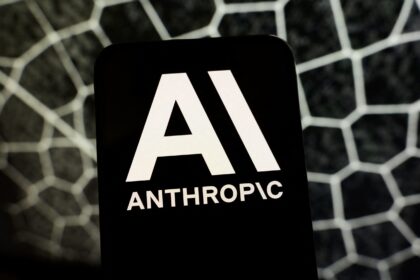Το λογότυπο της Anthropic σε ψηφιακή συσκευή
