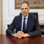 Ο υπουργός Εξωτερικών της Ελλάδας Γιώργος Γεραπετρίτης στο επίσημο γραφείο του
