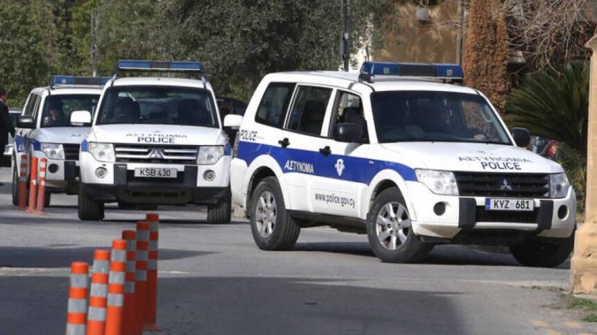 Οχήματα της Αστυνομίας Κύπρου σε επιχείρηση