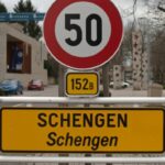 Πινακίδα Schengen σε ευρωπαϊκό σημείο διέλευσης συνόρων