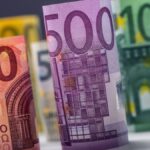 Χαρτονομίσματα ευρώ που συμβολίζουν τις ευρωπαϊκές αποταμιεύσεις