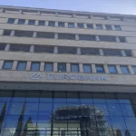 Κτίριο της Eurobank σε ουδέτερη εξωτερική λήψη