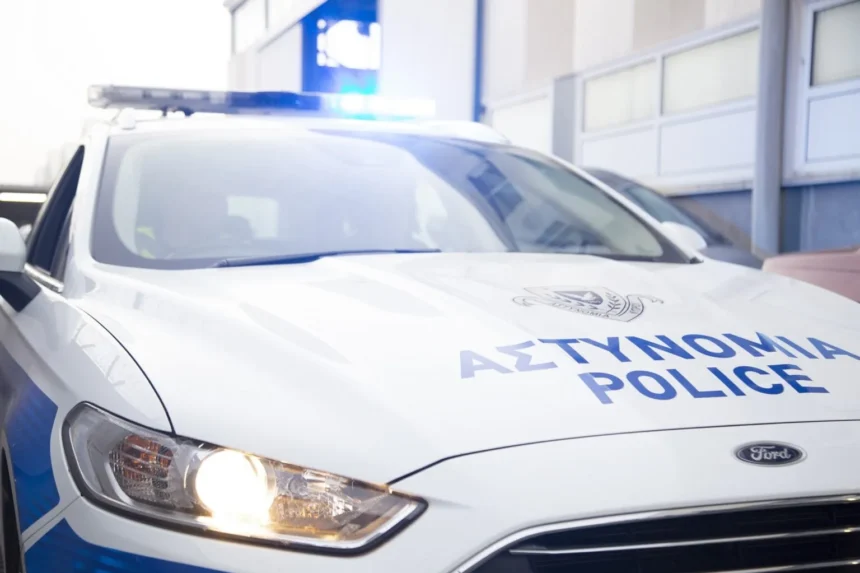 Αστυνομικό περιπολικό στο πλαίσιο των ερευνών για την υπόθεση 62χρονου επιχειρηματία στη Λάρνακα
