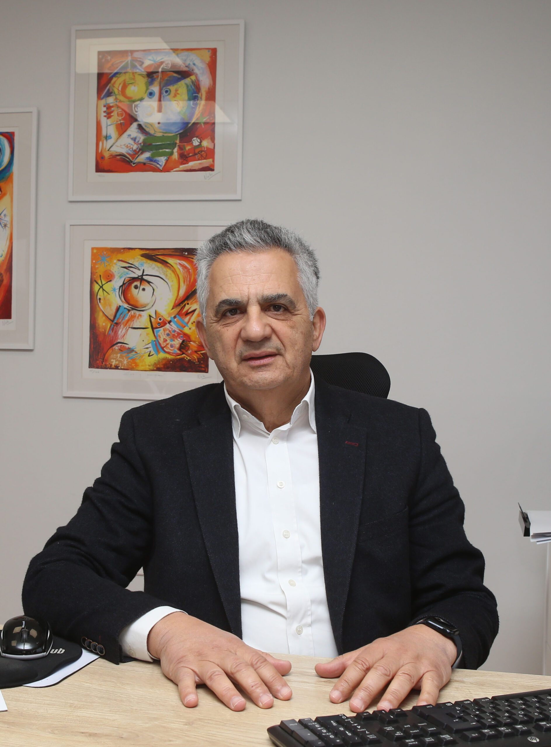 Ο Μάριος Λουκαΐδης σε επαγγελματικό χώρο, στη συνέντευξή του στο MoneyMatters