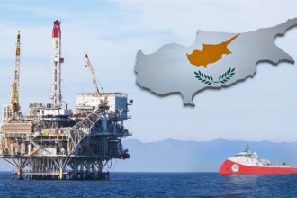 Υπεράκτια πλατφόρμα φυσικού αερίου και χάρτης της Κύπρου