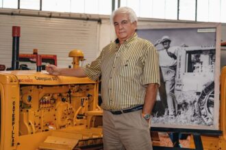 Ο Ντίμης Μαυρόπουλος σε έκθεση ιστορικών οχημάτων του Κυπριακού Μουσείου Αυτοκινήτου