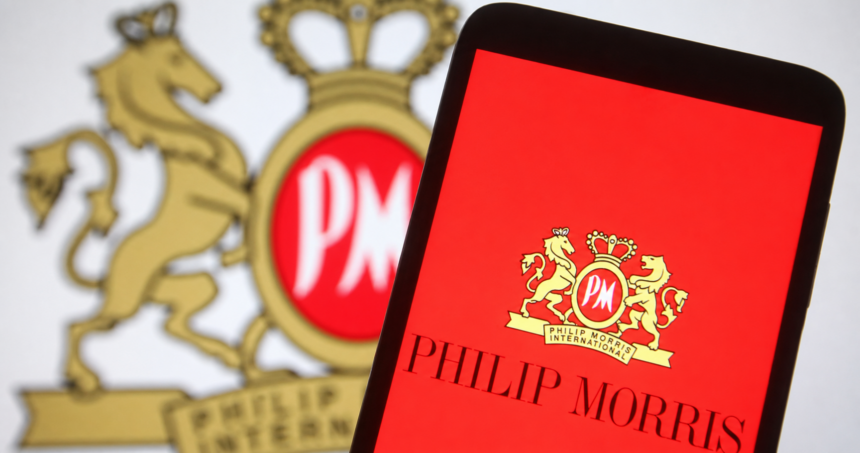 Λογότυπο Philip Morris International σε εταιρική οθόνη