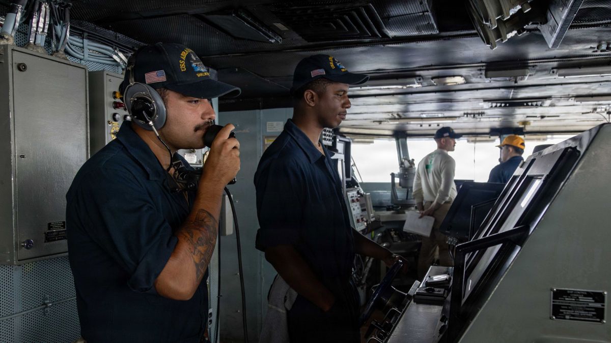 USS Abraham Lincoln: 266 &eta;&mu;έ&rho;&epsilon;&sigmaf; &pi;&omicron;&upsilon; &alpha;&pi;&omicron;&kappa;ά&lambda;&upsilon;&psi;&alpha;&nu; &tau;&alpha; ό&rho;&iota;&alpha; &tau;&eta;&sigmaf; &alpha;&mu;&epsilon;&rho;&iota;&kappa;&alpha;&nu;&iota;&kappa;ή&sigmaf; &iota;&sigma;&chi;ύ&omicron;&sigmaf;