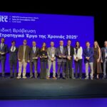 Ομαδική φωτογραφία από την απονομή του ειδικού βραβείου για τη διασύνδεση Κρήτης–Αττικής στο ITC 2026