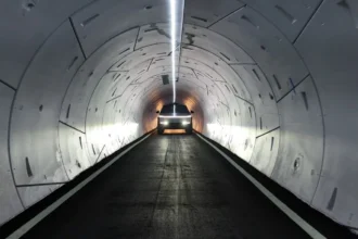 Tesla Cybertruck μέσα σε σήραγγα της Boring Company