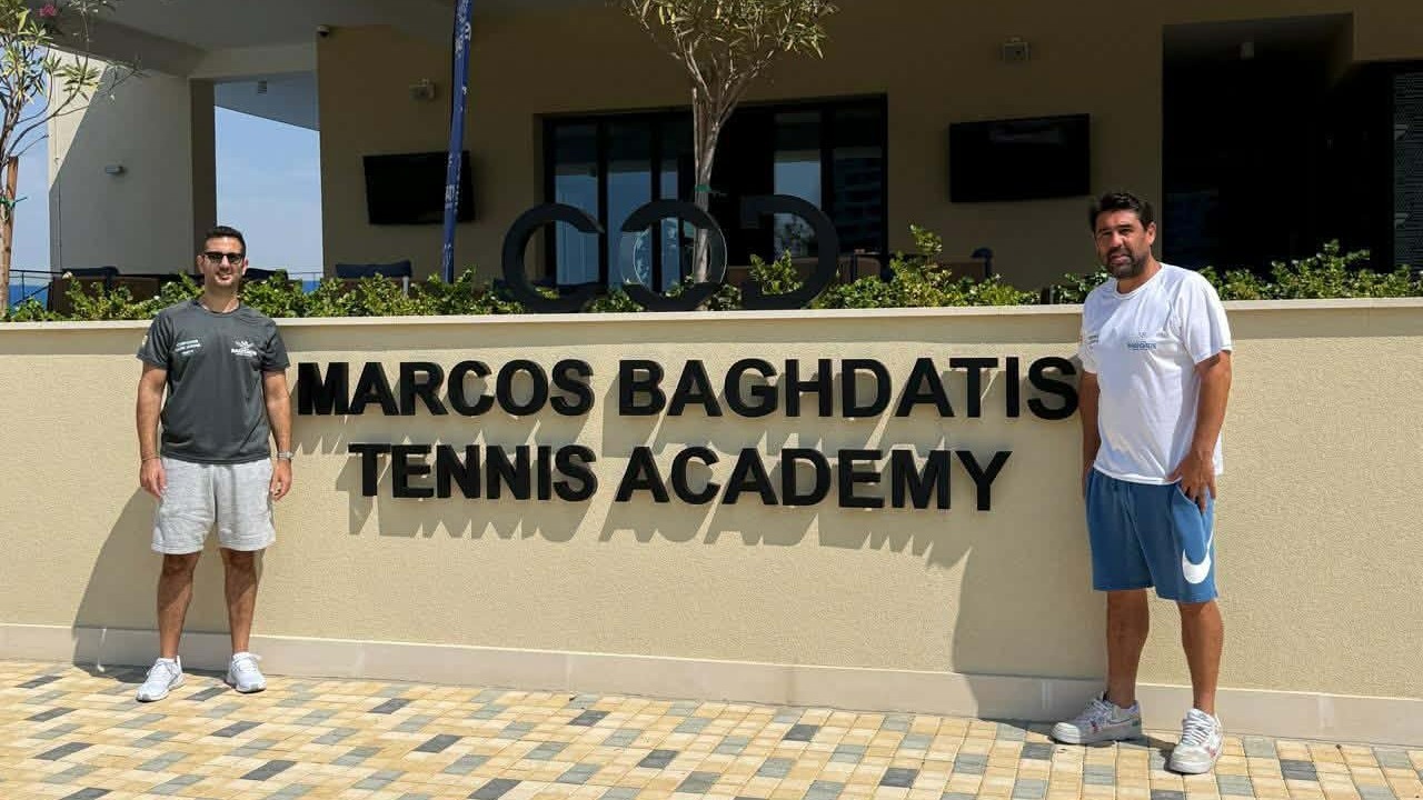 Corporate padel: &Pi;ώ&sigmaf; &mu;&iota;&alpha; &delta;&iota;&omicron;&rho;&gamma;ά&nu;&omega;&sigma;&eta; 40 &omicron;&mu;ά&delta;&omega;&nu; &gamma;ί&nu;&epsilon;&tau;&alpha;&iota; &pi;&lambda;&alpha;&tau;&phi;ό&rho;&mu;&alpha; &epsilon;&tau;&alpha;&iota;&rho;&iota;&kappa;ώ&nu; &sigma;&chi;έ&sigma;&epsilon;&omega;&nu;