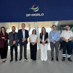 Η Υπουργός Μεταφορών Εύη Τσολάκη με στελέχη της DP World Limassol και της P&O Maritime στο Λιμάνι Λεμεσού