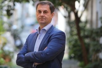 Ο Χάρης Θεοχάρης
