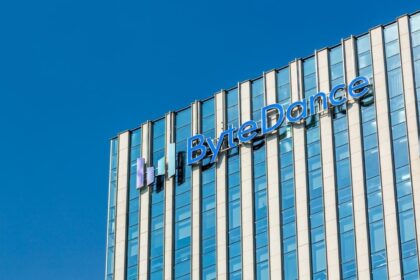 Κτίριο με το εταιρικό σήμα της ByteDance