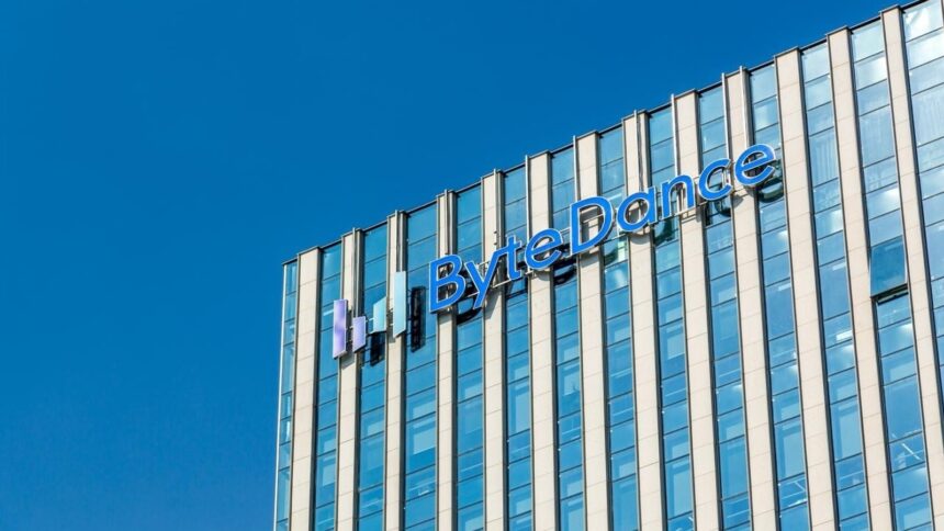 Κτίριο με το εταιρικό σήμα της ByteDance