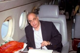 Ο Γιάννος Κρανιδιώτης σε αεροσκάφος