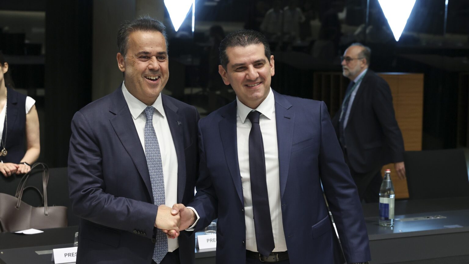 Ο Σταύρος Παπασταύρου με τον Μιχάλη Δαμιανό στο Συμβούλιο Ενέργειας