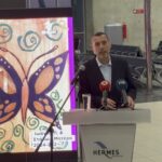 Ο υπουργός Υγείας στα εγκαίνια της έκθεσης Με μια Χρυσή Κορδέλα στο αεροδρόμιο Λάρνακας