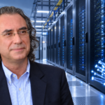 Μιχάλης Α. Παπαδόπουλος σε θεματικό κολάζ με κέντρο δεδομένων, ηλεκτρικά δίκτυα και οπτικές ίνες