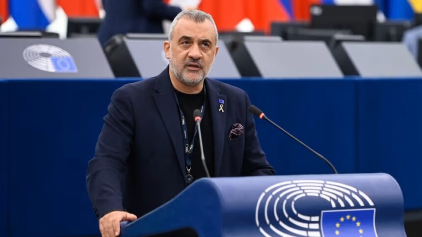 Ο Λουκάς Φουρλάς μιλά στο Ευρωπαϊκό Κοινοβούλιο
